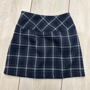 Katie J NYC Navy blue plaid skirt size small.